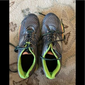 Boy’s Saucony sneakers 👟 sz 3.5